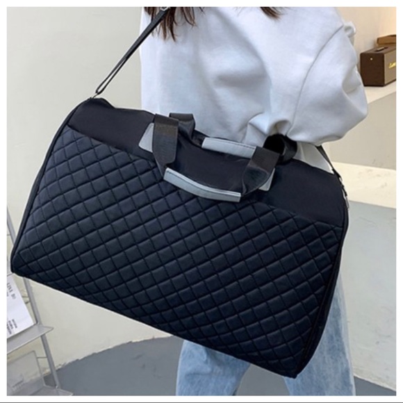 #47 The Perfect Quilted Travel Bag! - Picture 2 of 7